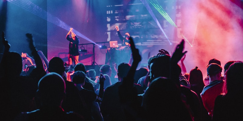 哈哈体育玩家部落球迷社区互动交流讨论热烈场景